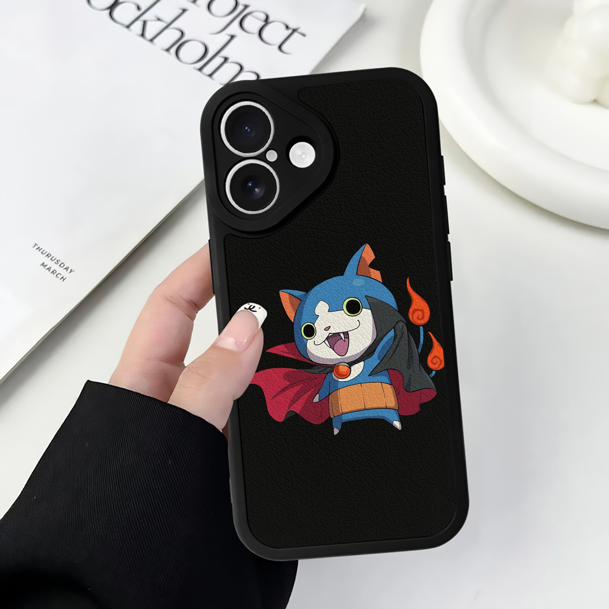 （画像用） 妖怪ウォッチ Yo-kai Watch 【iPhone 16シリーズ対応】シリコンスマホケース（レザー調） 材質：シリコン
